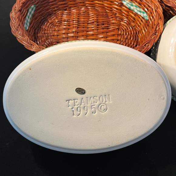 Teamson vintage casserole dishes with basket holders. 8 pounds - Picture 4 of 7